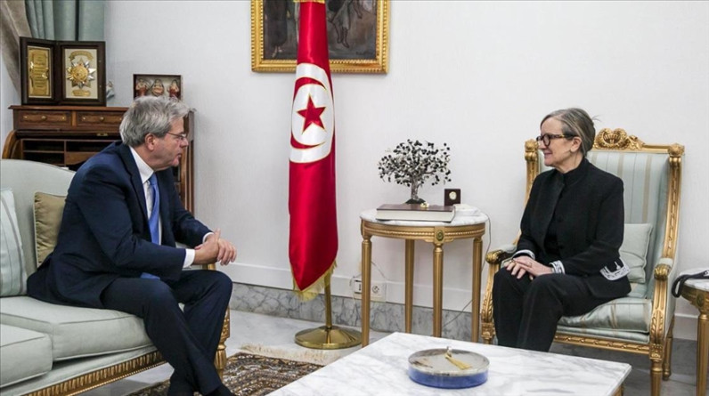 مفوض أوروبي يزور تونس مؤكدا: نتمسك بالديمقراطية وسيادة القانون